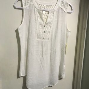 NWT 2/$20 unique beautiful white sleeveless top 💛
